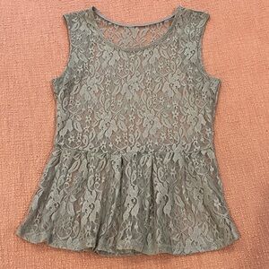 Chic Lace Sleeveless Blouse - unlined XS or small - see photos for dimensions